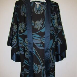 Soma silky robe with kimono style sleeves